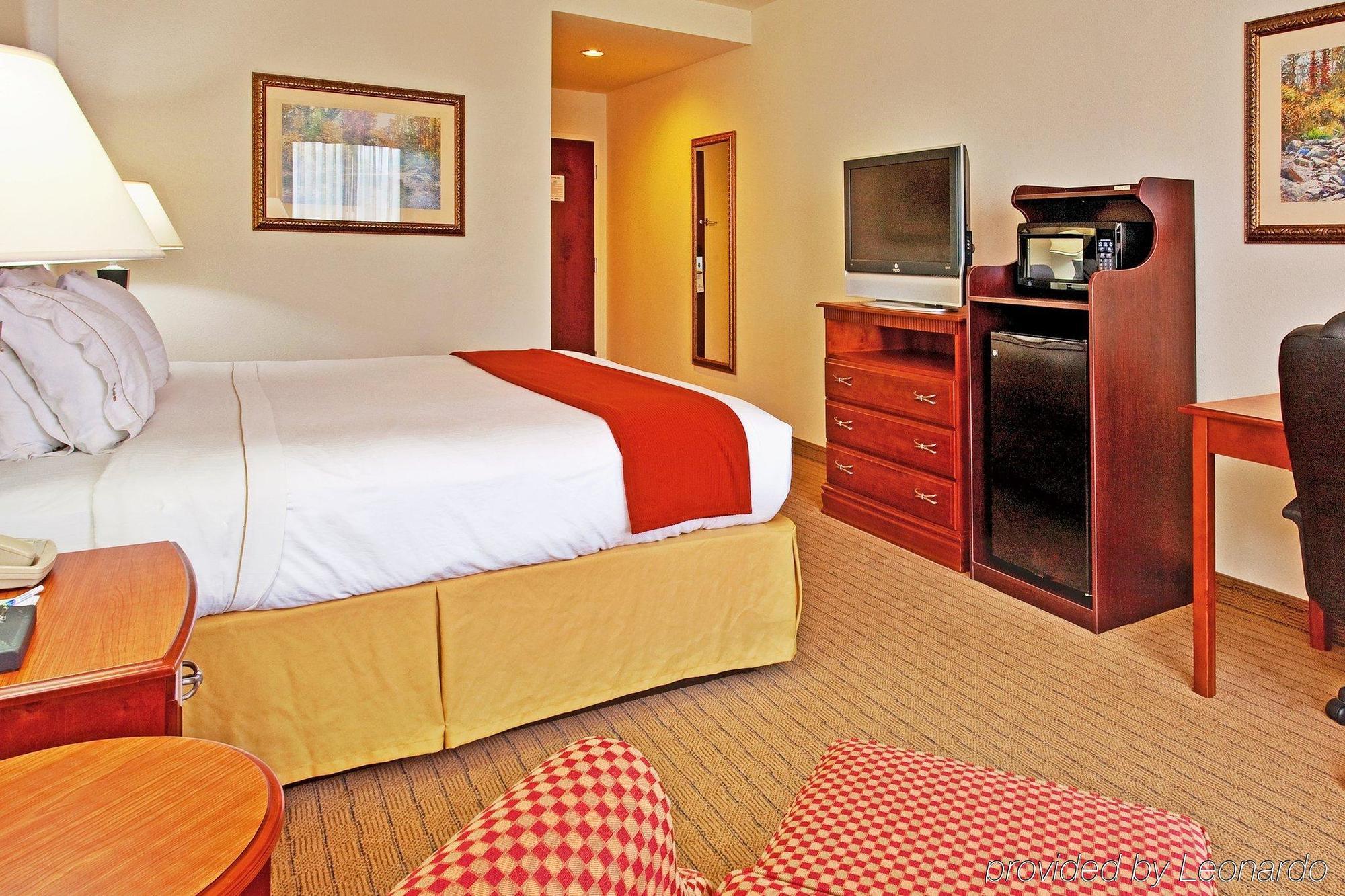 Holiday Inn Express & Suites Dyersburg By Ihg Exterior foto