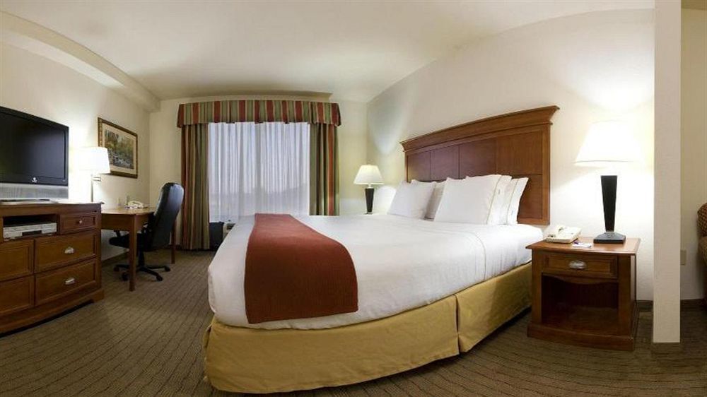 Holiday Inn Express & Suites Dyersburg By Ihg Exterior foto