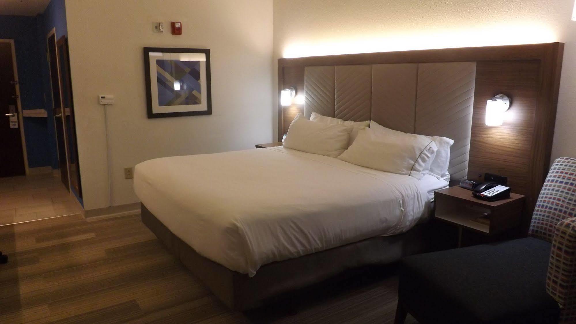 Holiday Inn Express & Suites Dyersburg By Ihg Exterior foto